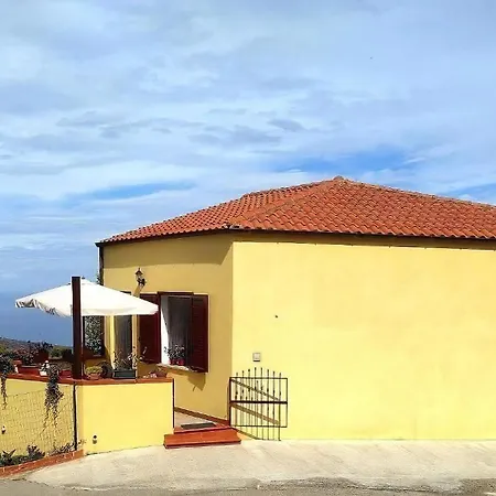 Haus Mit Meerblick Und Ausgestatteter Terrasse Holiday home Tusa