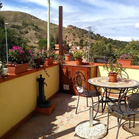 Holiday home Haus Mit Meerblick Und Ausgestatteter Terrasse Tusa