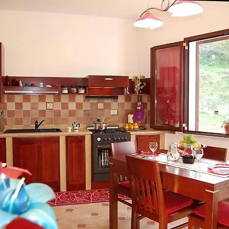 Haus Mit Meerblick Und Ausgestatteter Terrasse Tusa